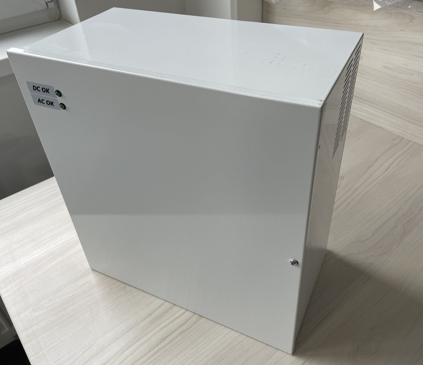 Power supply 24V 5A, in metal box, instead of 2x12V / 18Ah battery